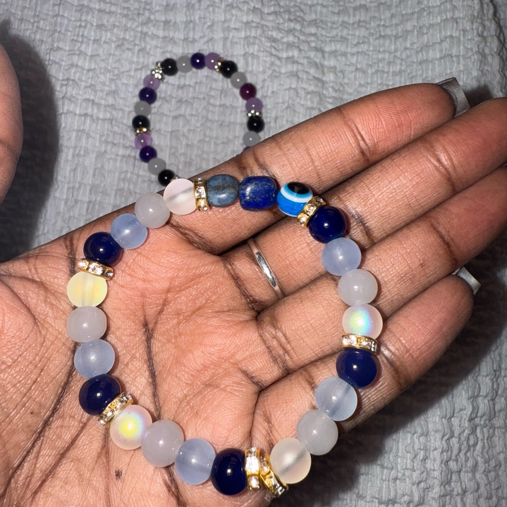Beaded Bracelets with lapis lazuli and amethyst stone